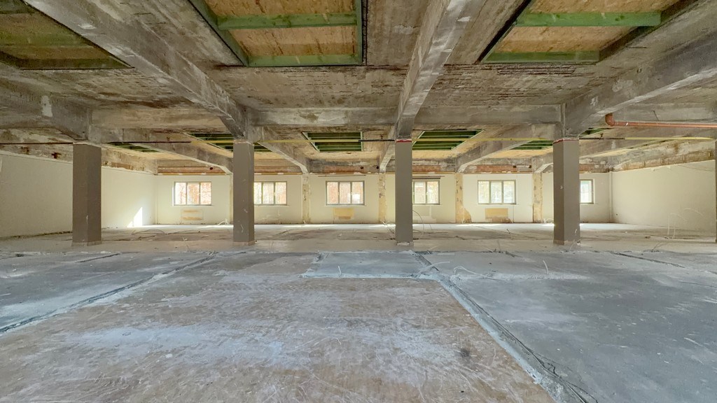 Kantoorrenovatieproject te koop vlakbij klaverblad in Gent