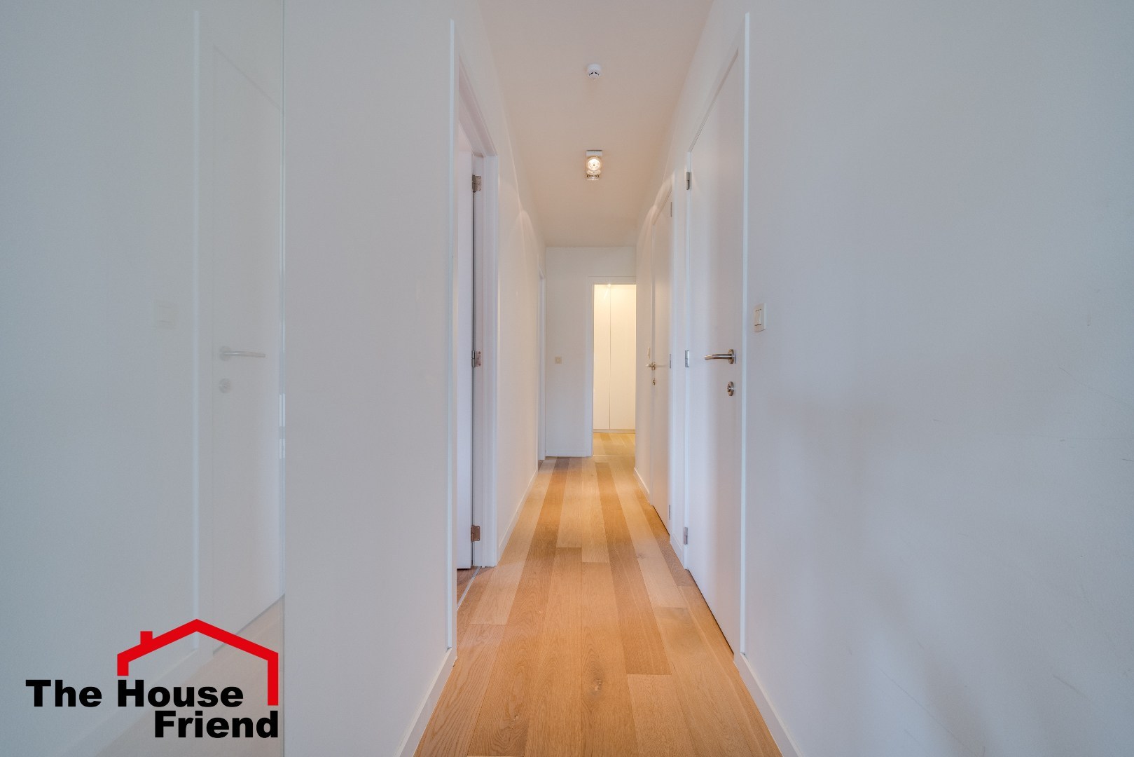 Zeer ruim penthouse met groot terras en privé garage 