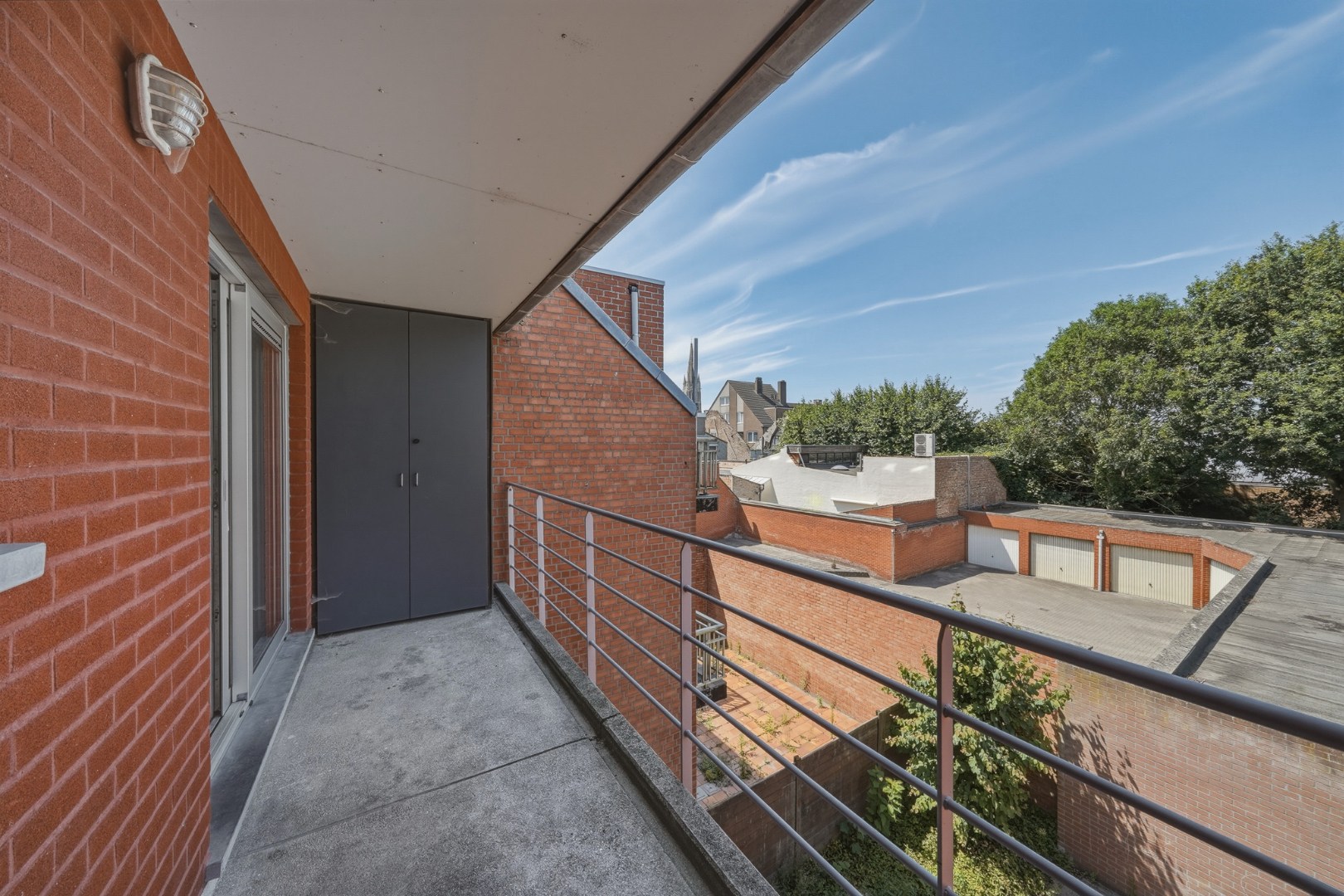 Opbrengsteigendom met 3 verhuurde appartementen in Oudenburg 