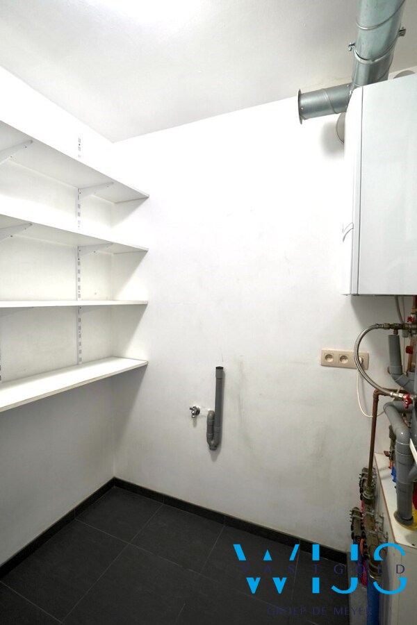 Instapklaar appartement met garage te Oosteeklo ! 