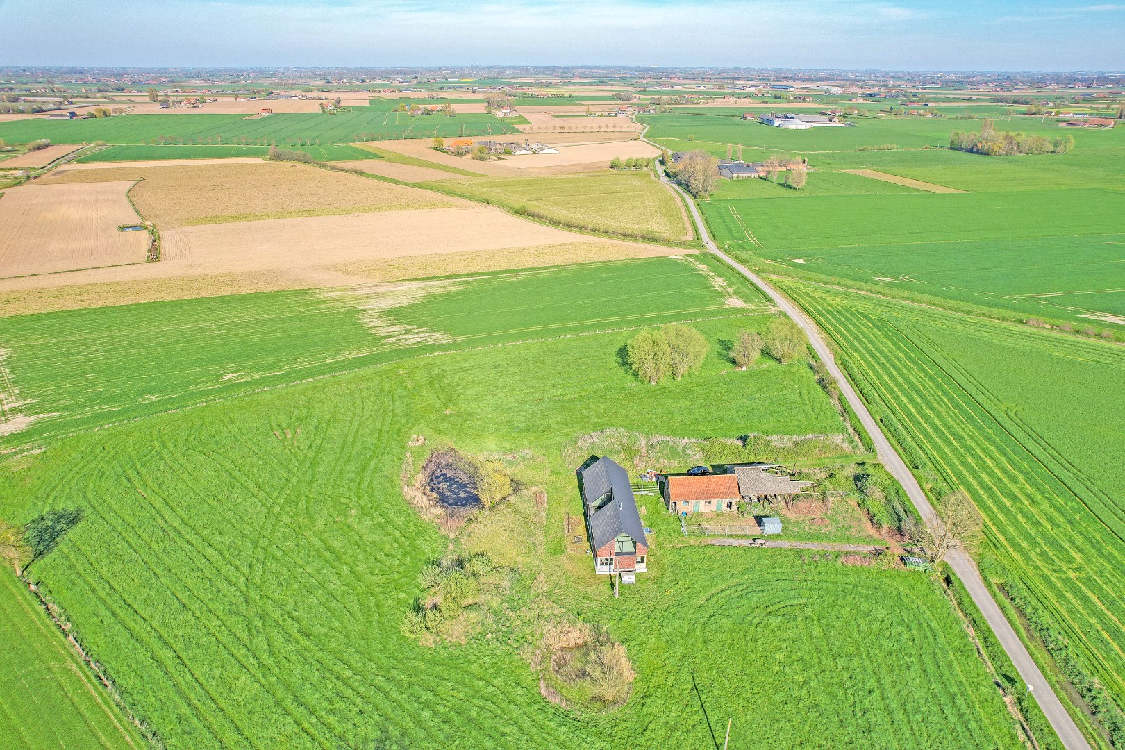 Unieke casco woning op 2ha grond. 