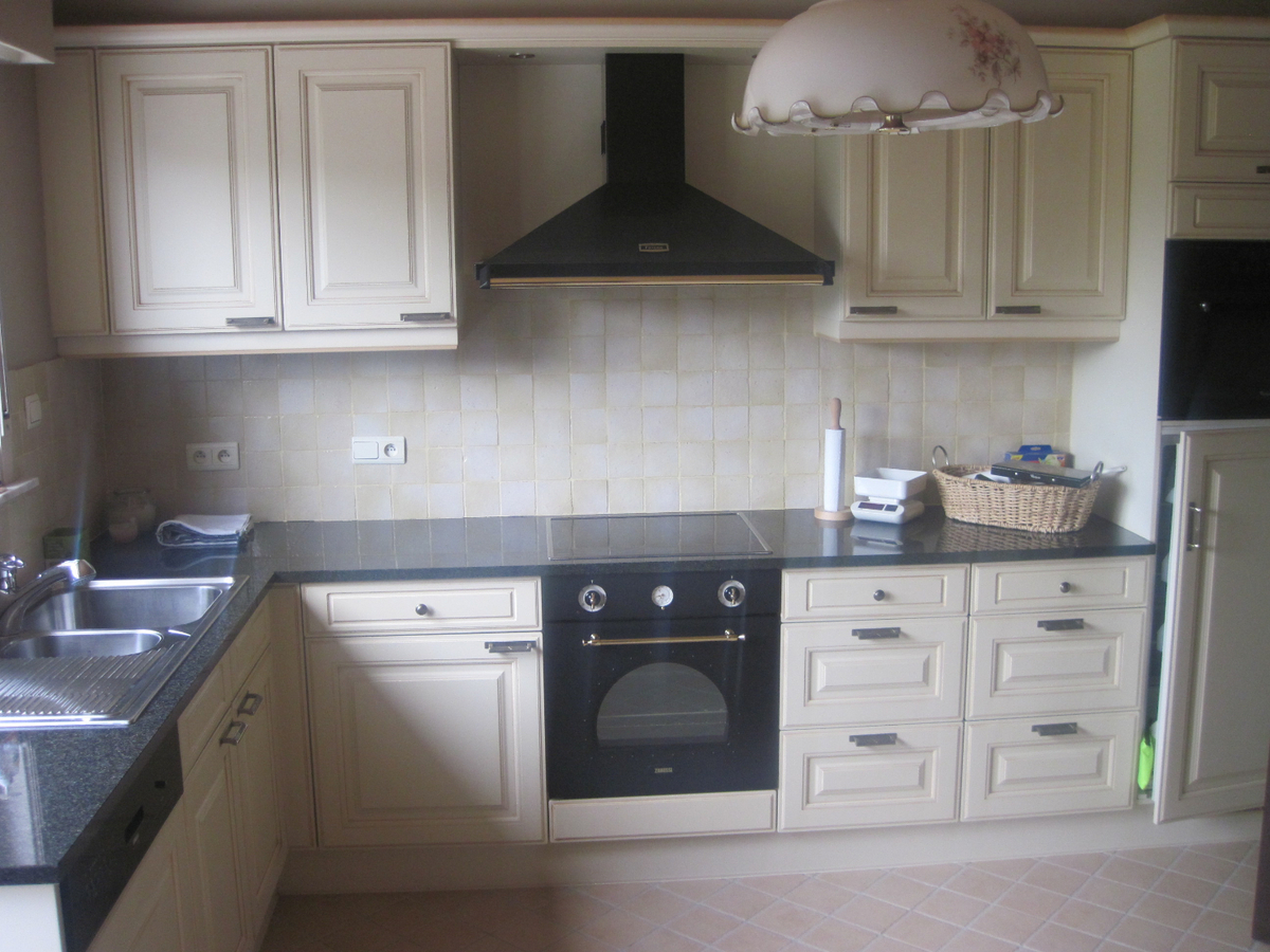 Bijzonder degelijke en ruime Half Open Bebouwing. 