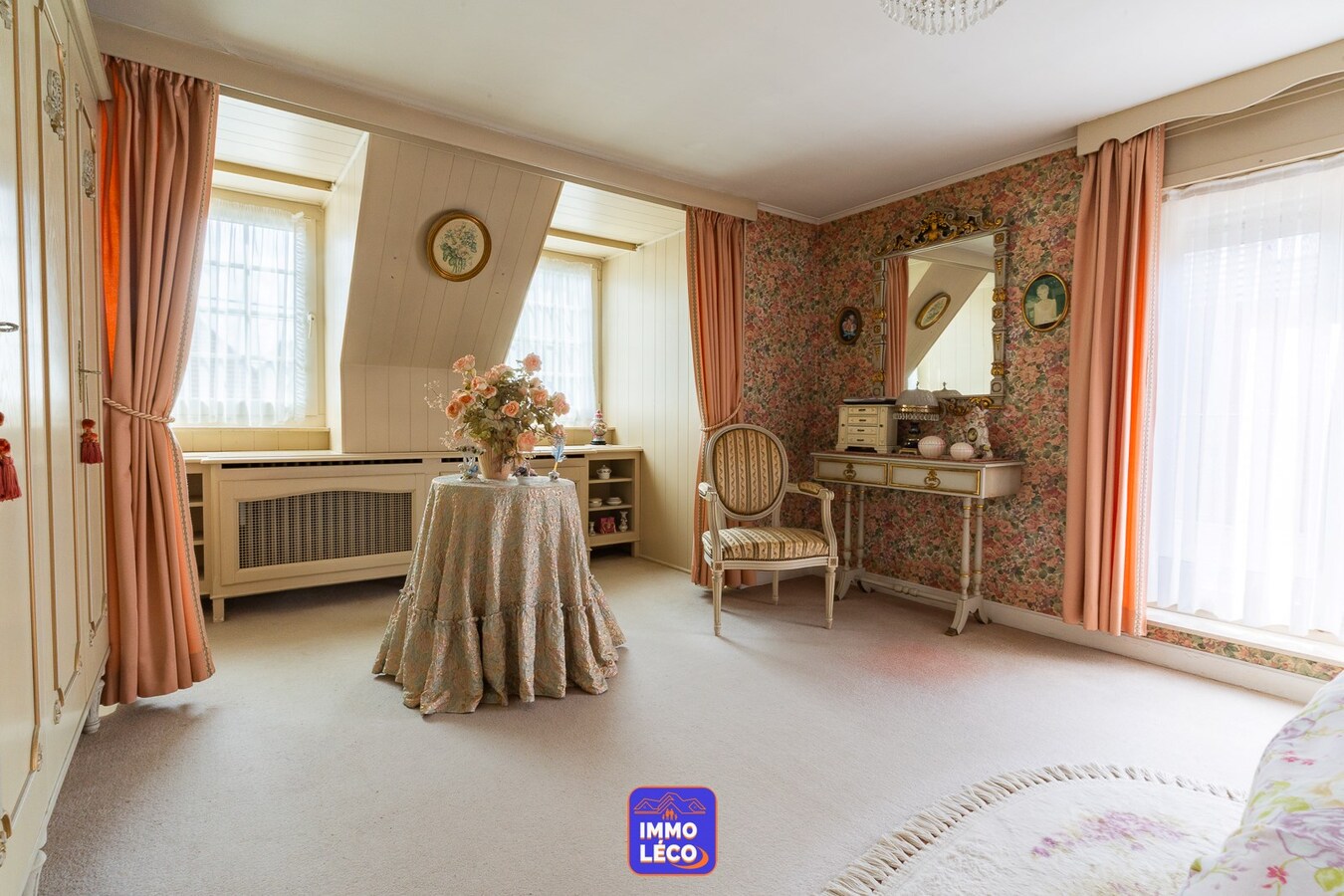 Villa érigée sur 1436m² avec garage, parking et grand jardin, secteur prisé "La Coquinie" !! 