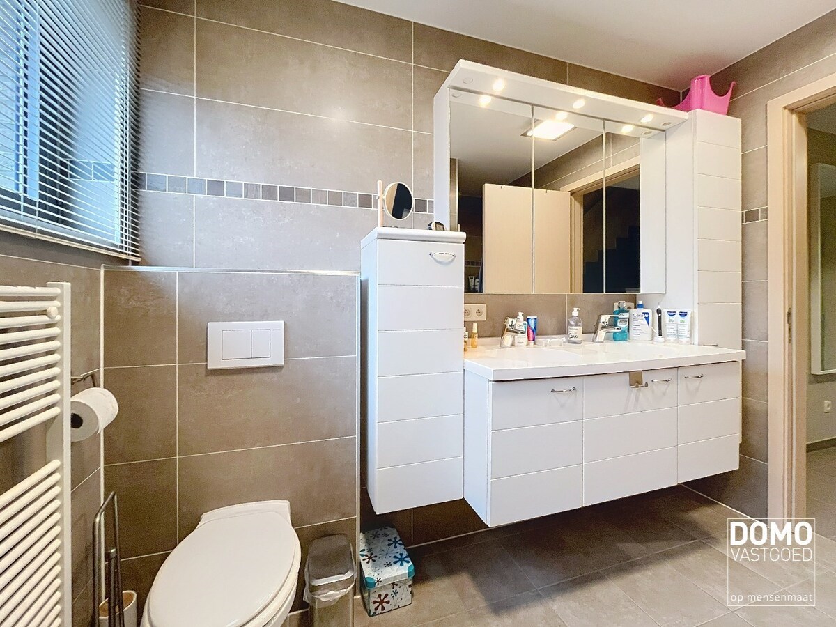 Instapklare en zeer ruime woning te Kuringen. 