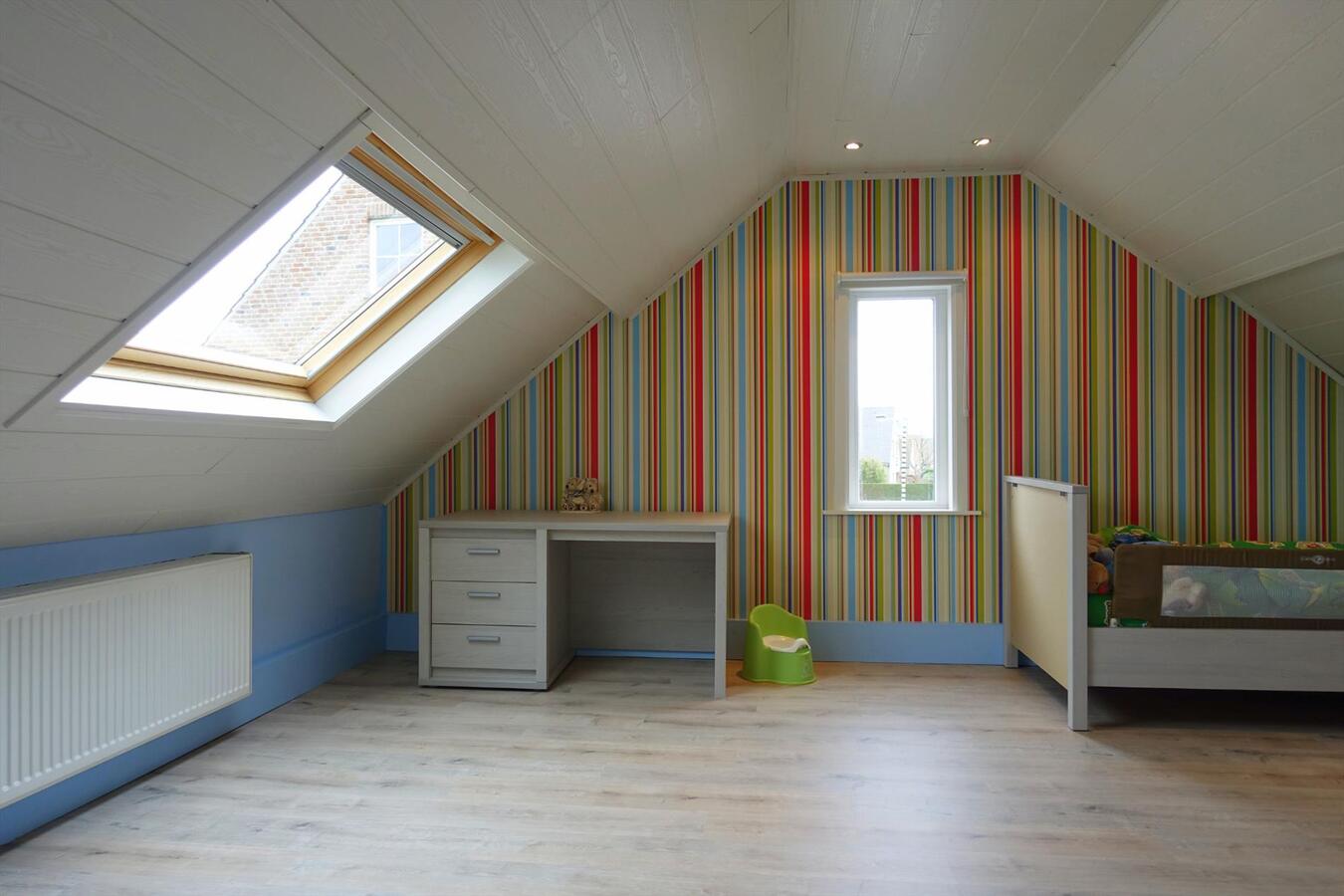 Centraal gelegen half-open woning 