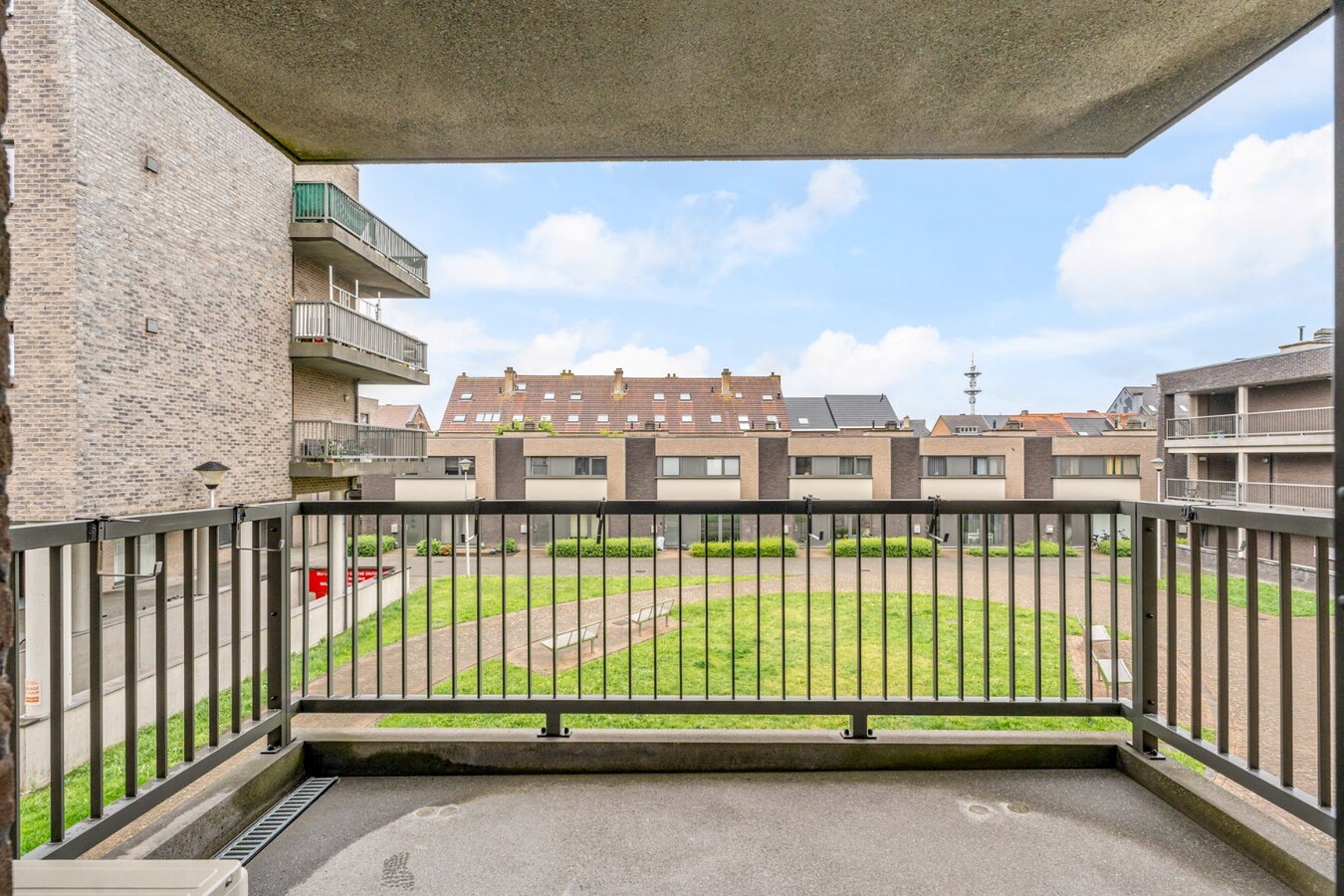 Comfortabel appartement met 1 slaapkamer, terras en autostandplaats nabij het centrum van Maaseik! 