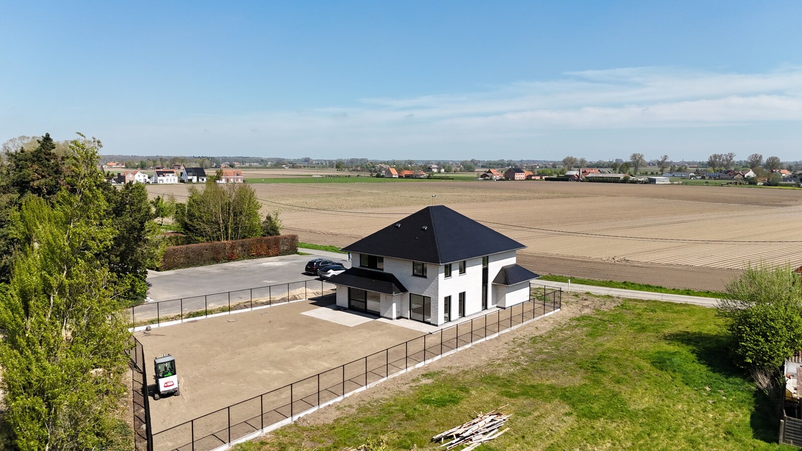 Instapklare nieuwbouwwoning met 4 slaapkamers en bureau te Kortemark 