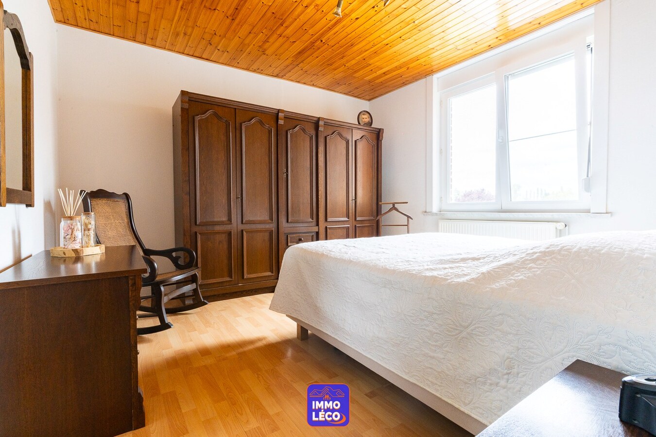 Maison en excellent état d'entretien avec grand jardin et garage attenant ! 