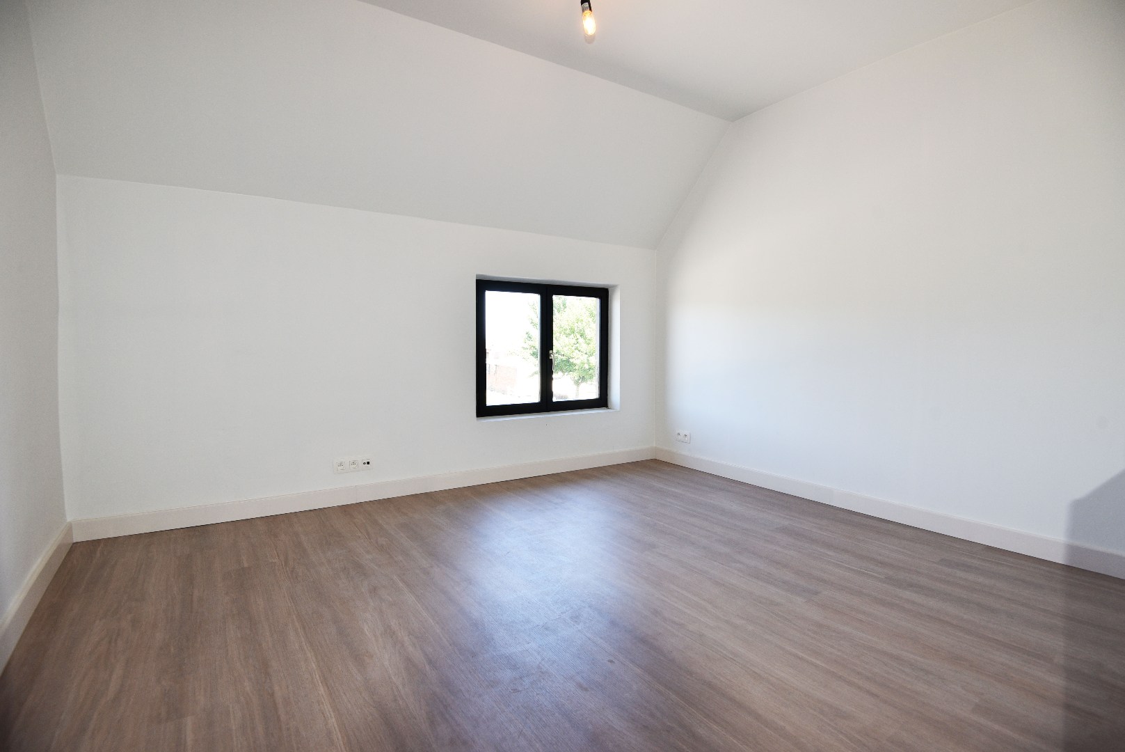 Gerenoveerde woning met 3 slaapkamers en tuin 