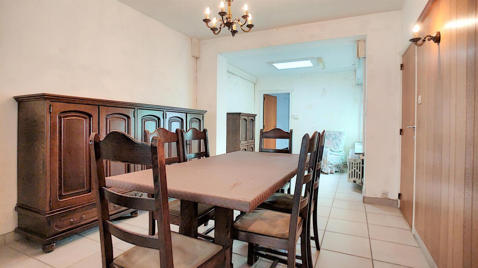 Goed gelegen, op te frissen gezinswoning - Heist 