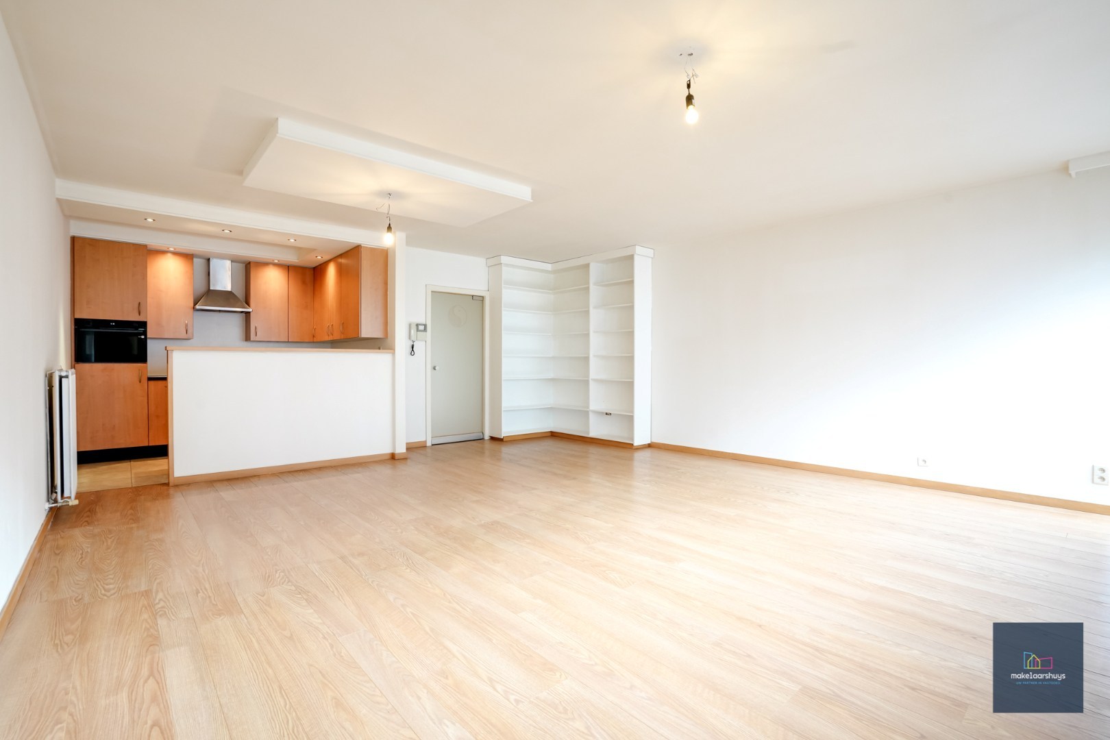 Goedgelegen 2slpk-appartement met terras en staanplaats 