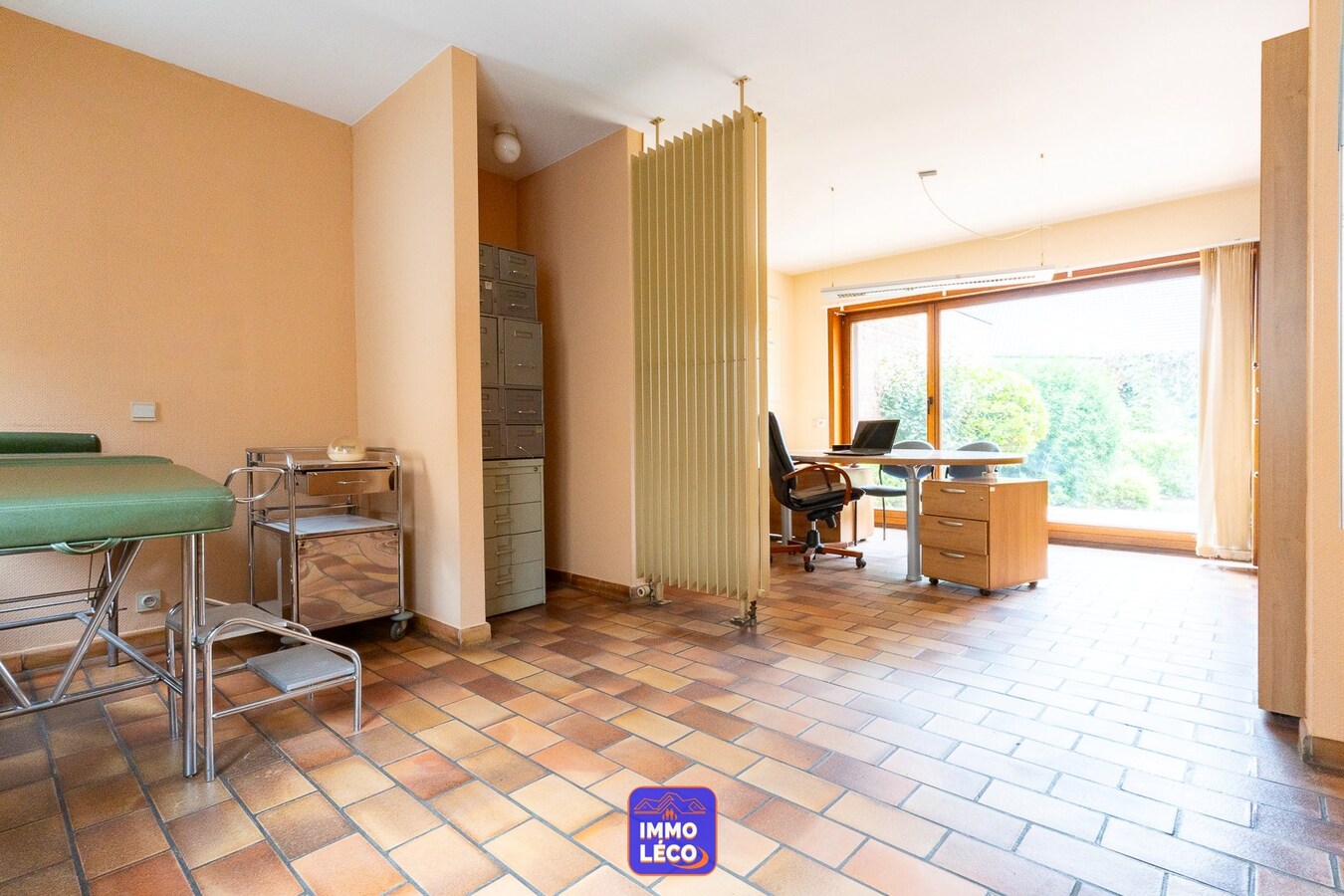 Maison d'architecte avec profession libérale, double garage, jardin, CENTRE-VILLE ! 