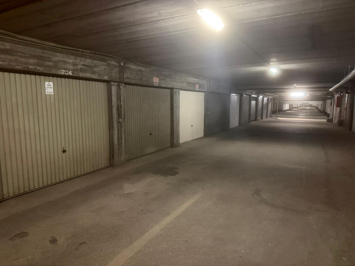 AFGESLOTEN GARAGEBOX - ROYAL PALACE 7 - 1 