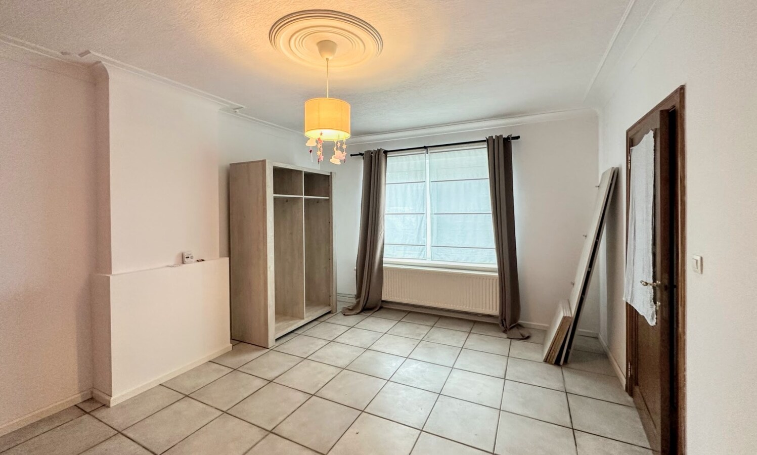 Ruime gezinswoning op zonnig perceel van 1175 m² 