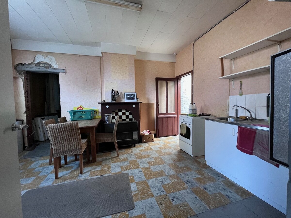 Hoekpand voor gemengd gebruik, vroeger gekend als café "De Vierweg" 