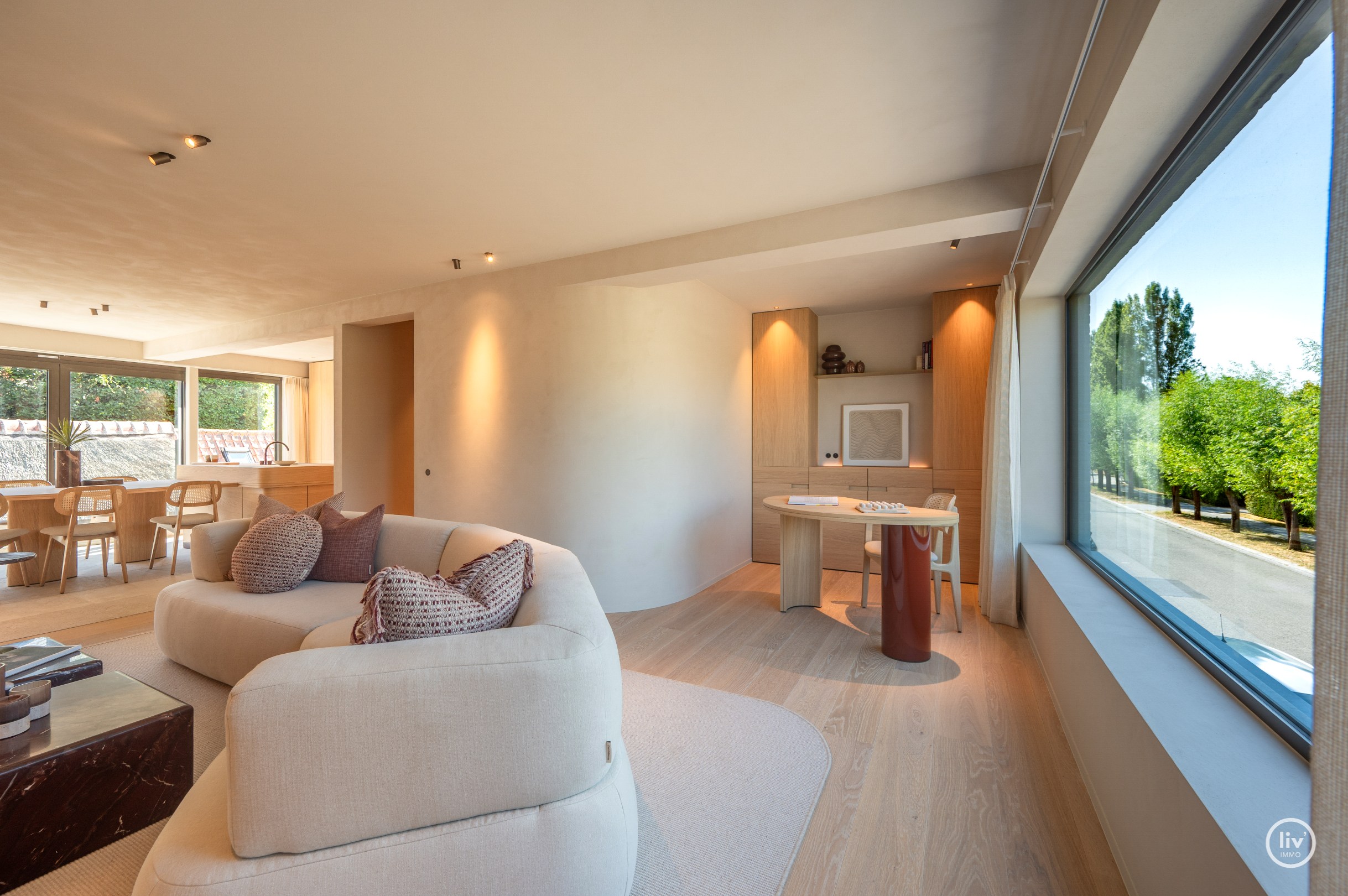 Luxe, comfort kortom een prachtig gerenoveerde woning in hartje Knokke. 