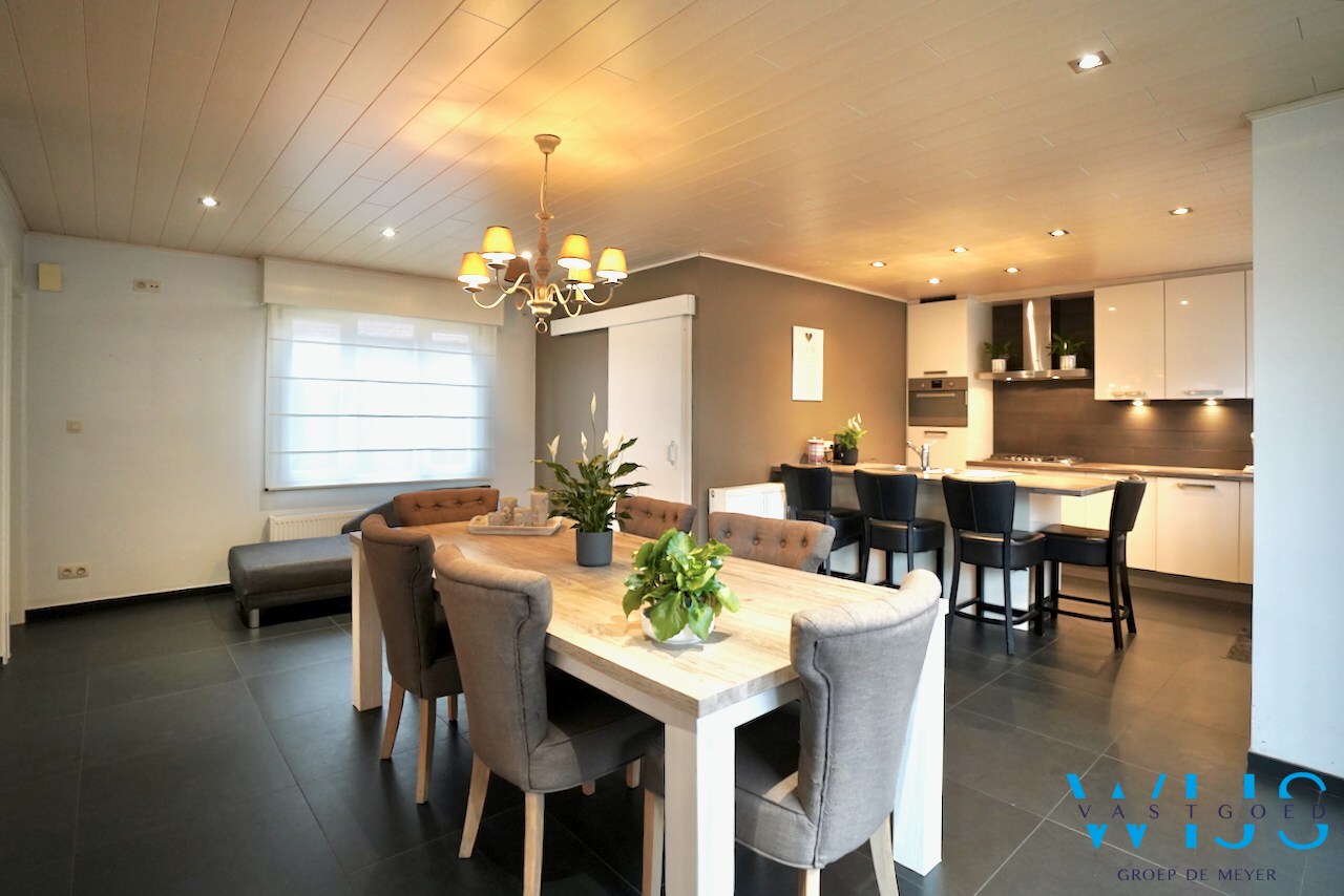 Instapklare, karaktervolle ALLEENSTAANDE woning op topligging in Ertvelde ! 