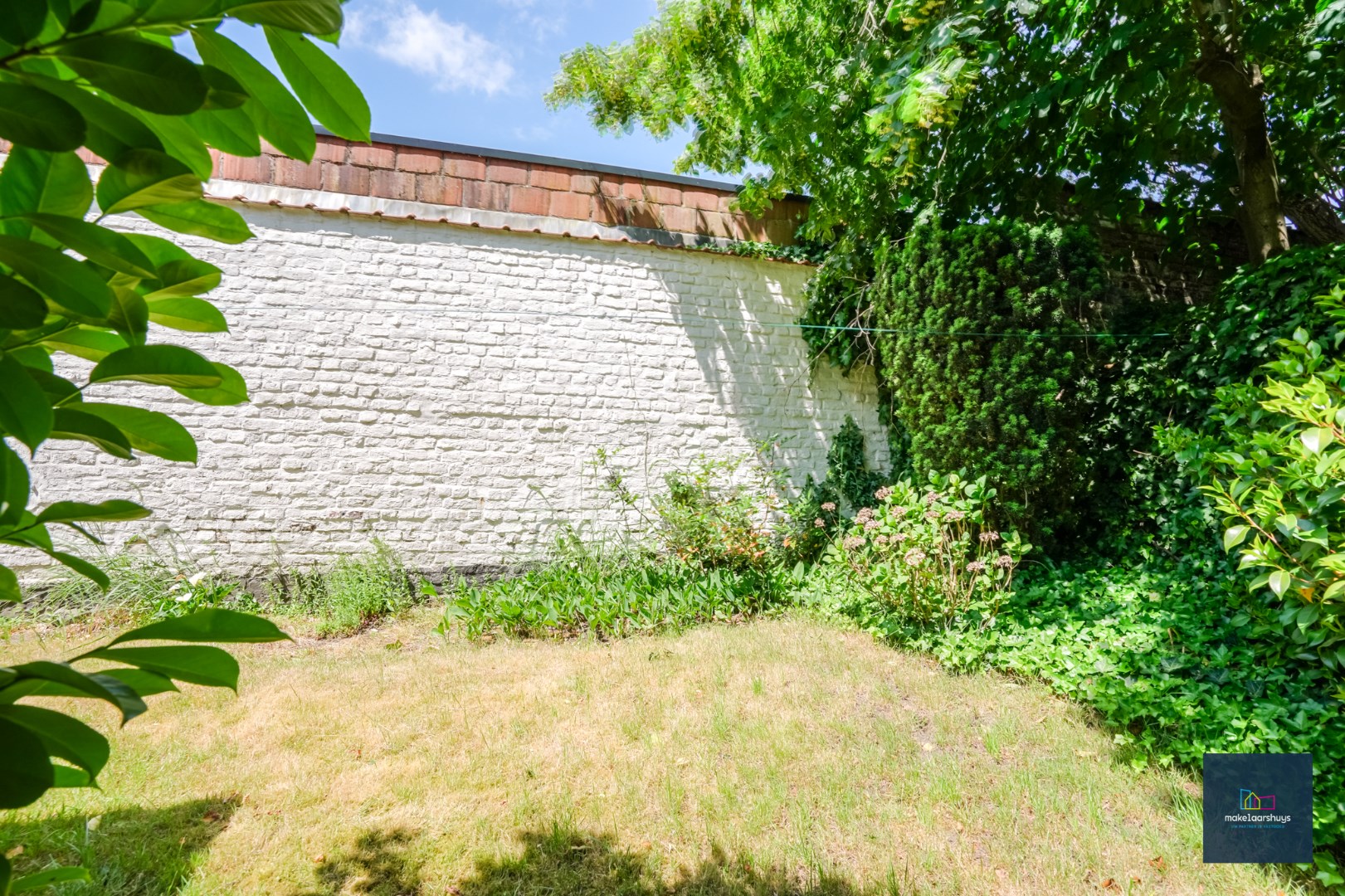 Centraal gelegen te renoveren woning in rij met tuin te Mariakerke 