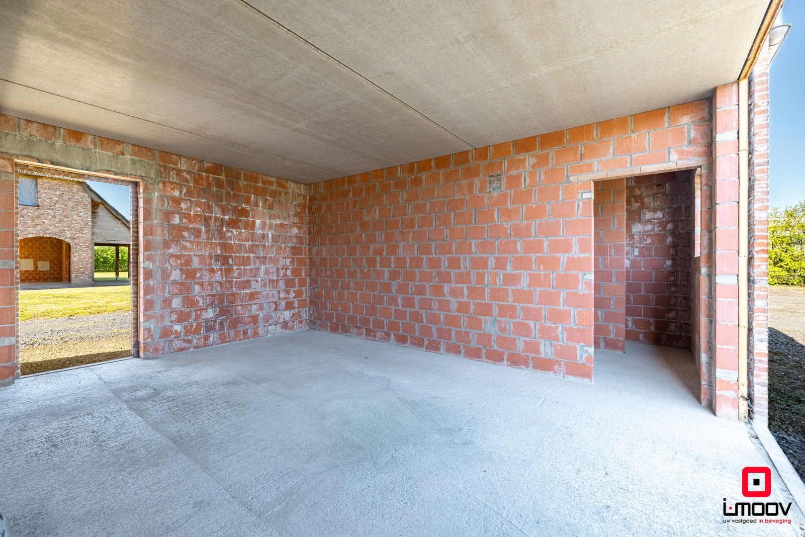 Landelijk gelegen ruwbouwhoeve met bijgebouwen op uitzonderlijk perceel van ca. 9.331 m² 