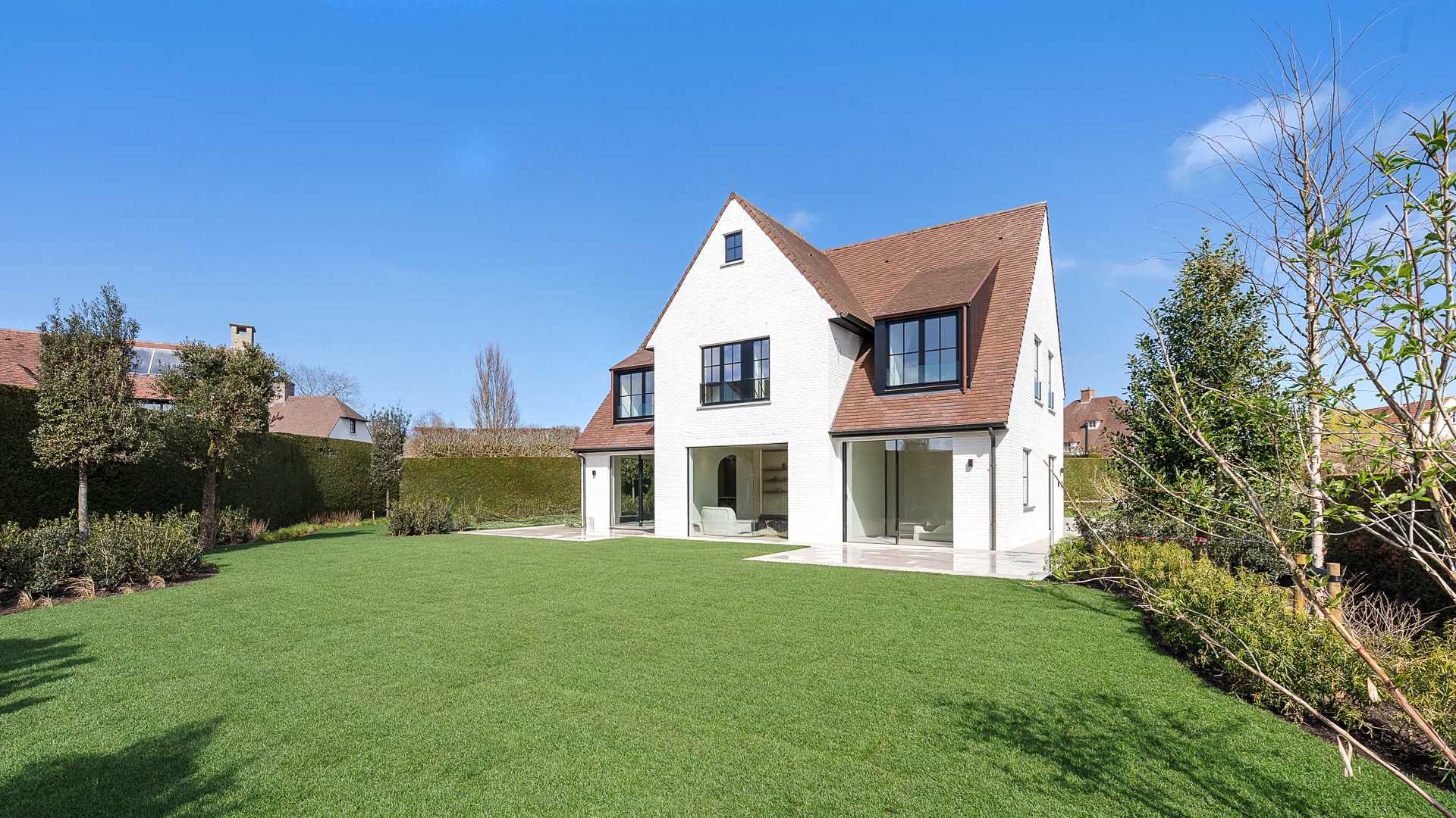 Cette magnifique maison individuelle rénovée avec une allée située dans un quartier calme à Knokke, offre tout ce dont vous avez besoin pour vivre confortablement. 