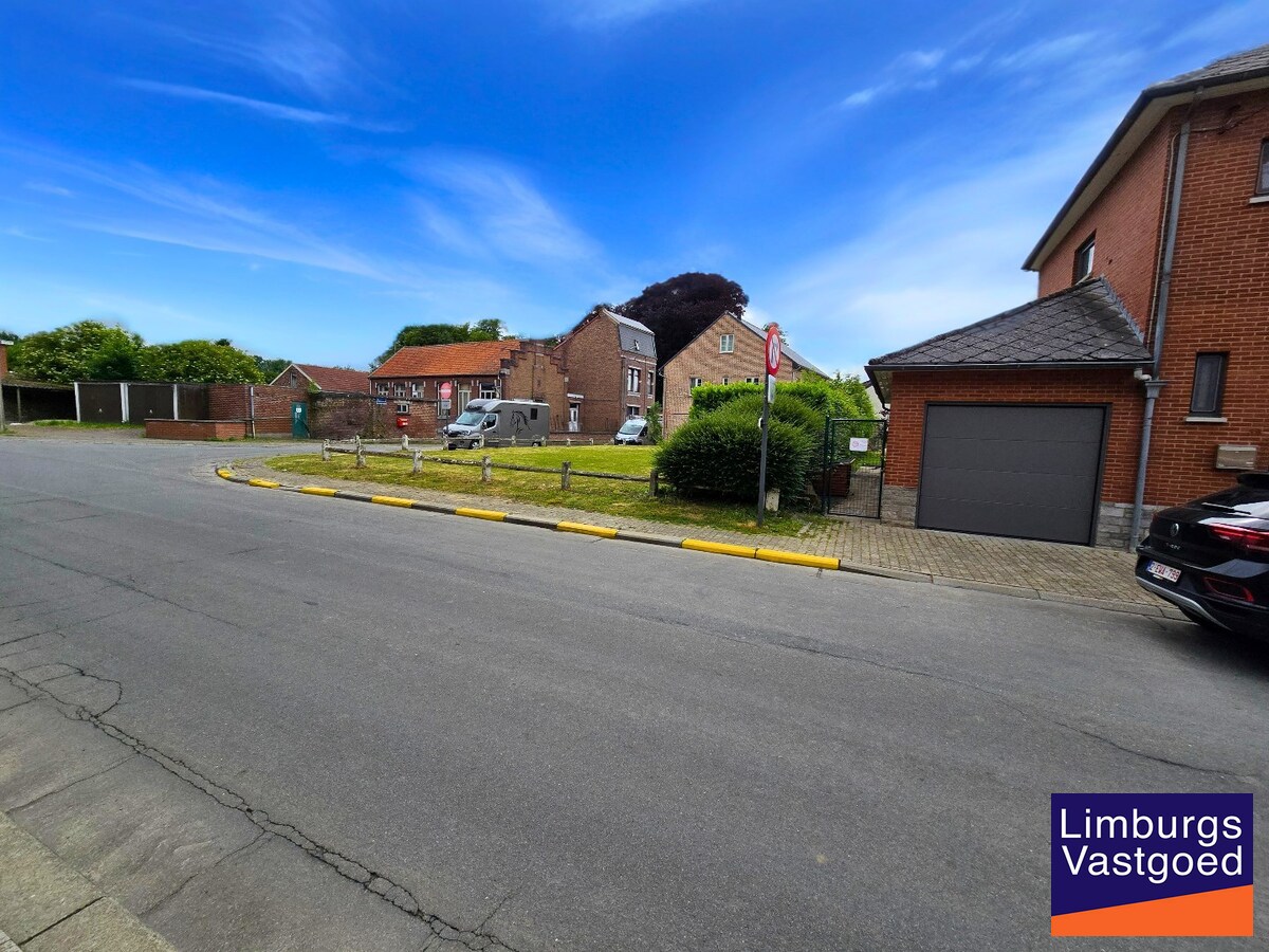 Bouwgrond voor open bebouwing, 3a 01ca, te Walshoutem 