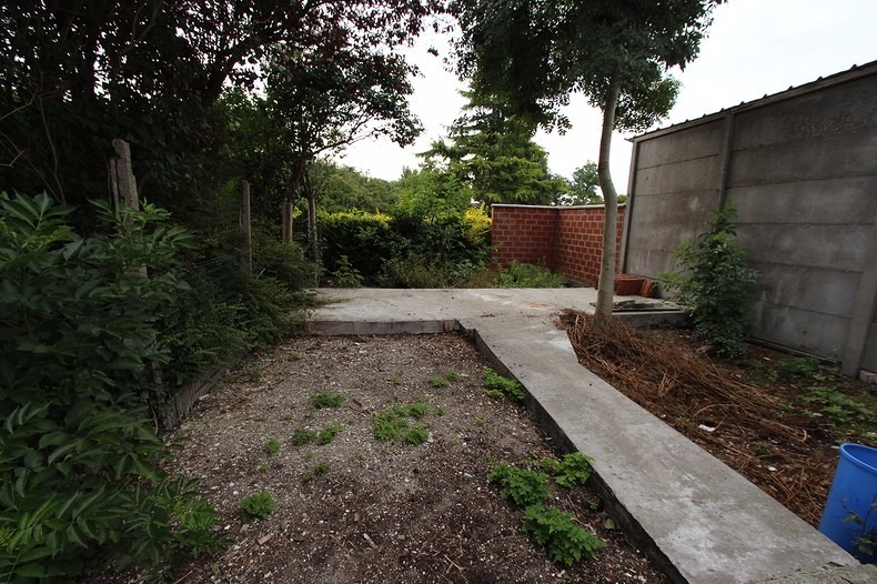 Volledig vernieuwde woning met 5 slaapkamers en dressing in centrum Leffinge 