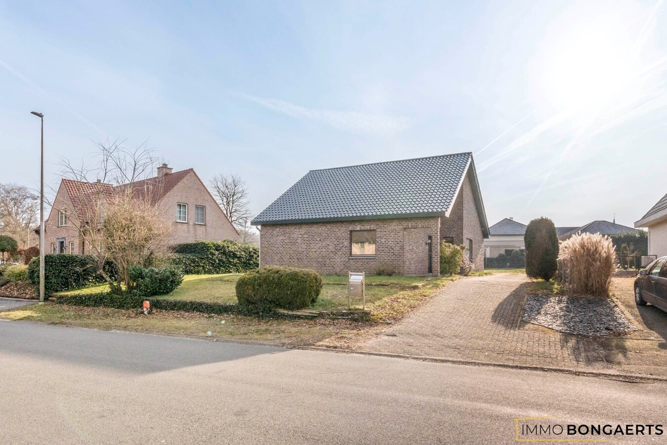 Ruime woning met 3 slaapkamers, tuin, terras en garage. 