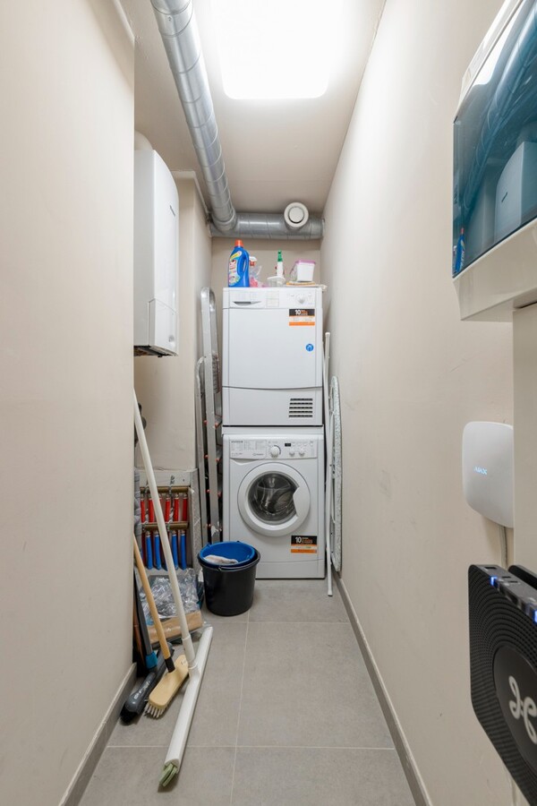 Appartement à la déco moderne situé au 5e étage, rue Ankerweg, à La Panne : un point de départ idéal pour profiter pleinement de la vie au bord de la mer. 