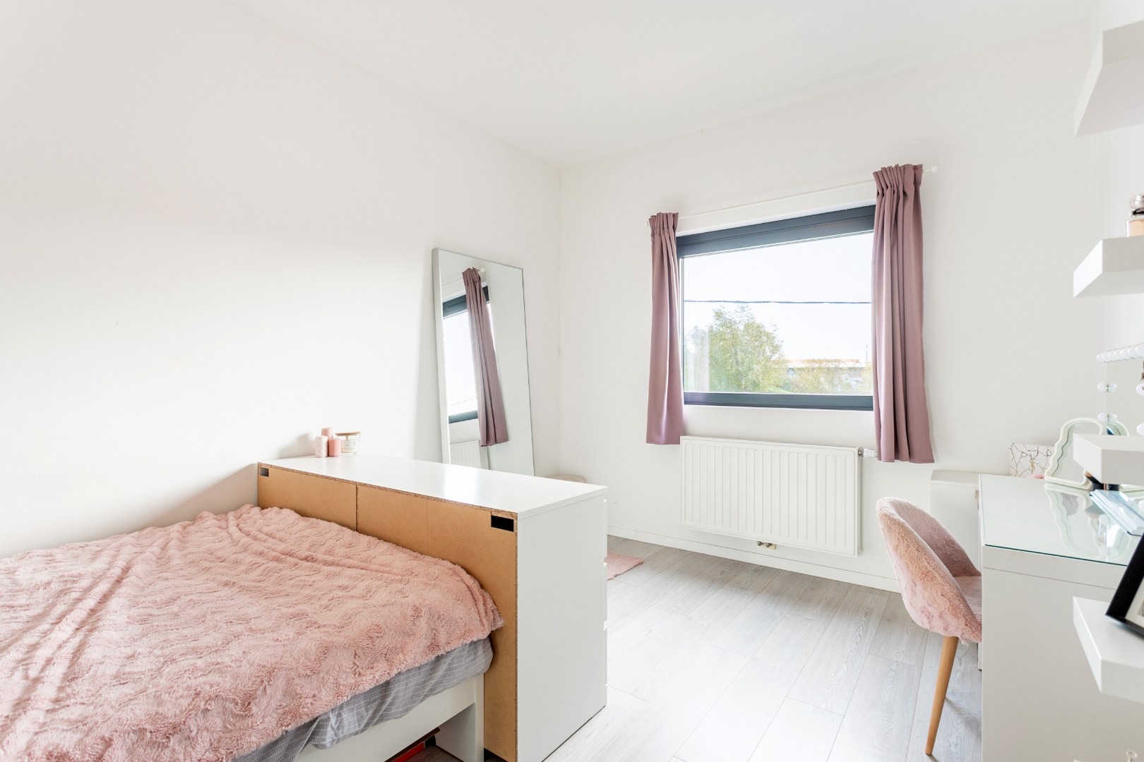 Instapklare woning met 4 slpk, tuin en parking 