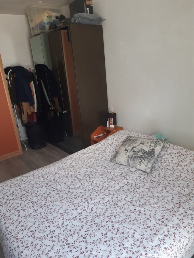 BEN-appartement met terras en tuintje. 