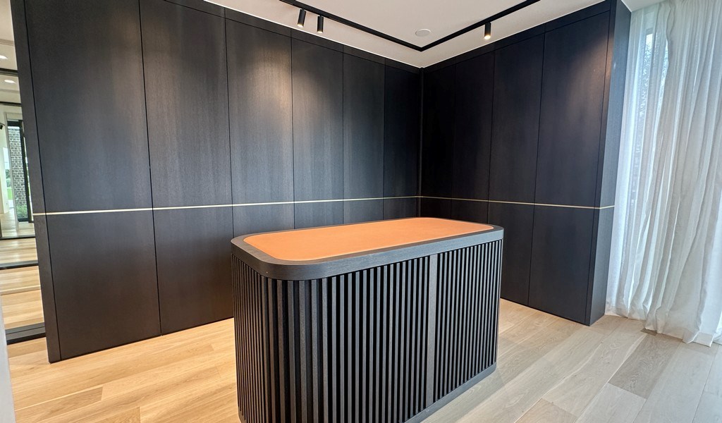 Stijlvol handelspand te huur langs Kortrijksesteenweg in Sint-Martens-Latem