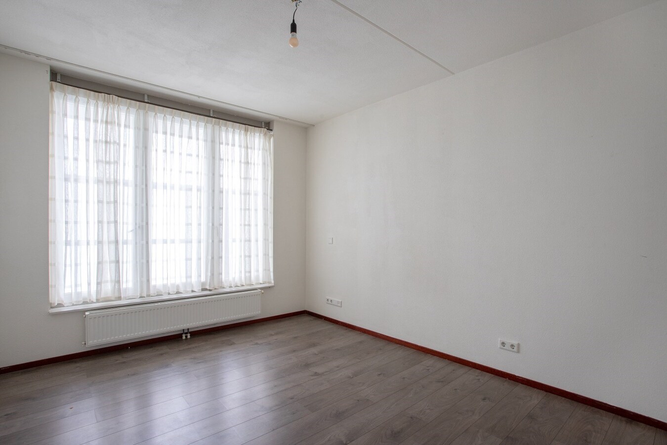 Op de tweede verdieping van appartementencomplex Molenstaete in Lieshout gelegen royaal appartement (2 slaapkamers). 