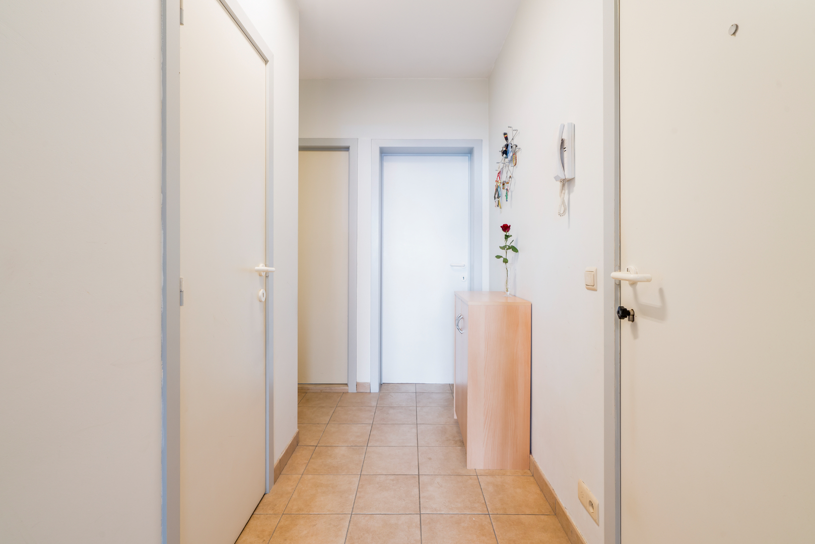 INSTAPKLAAR APPARTEMENT MET 2 SLAAPKAMERS 