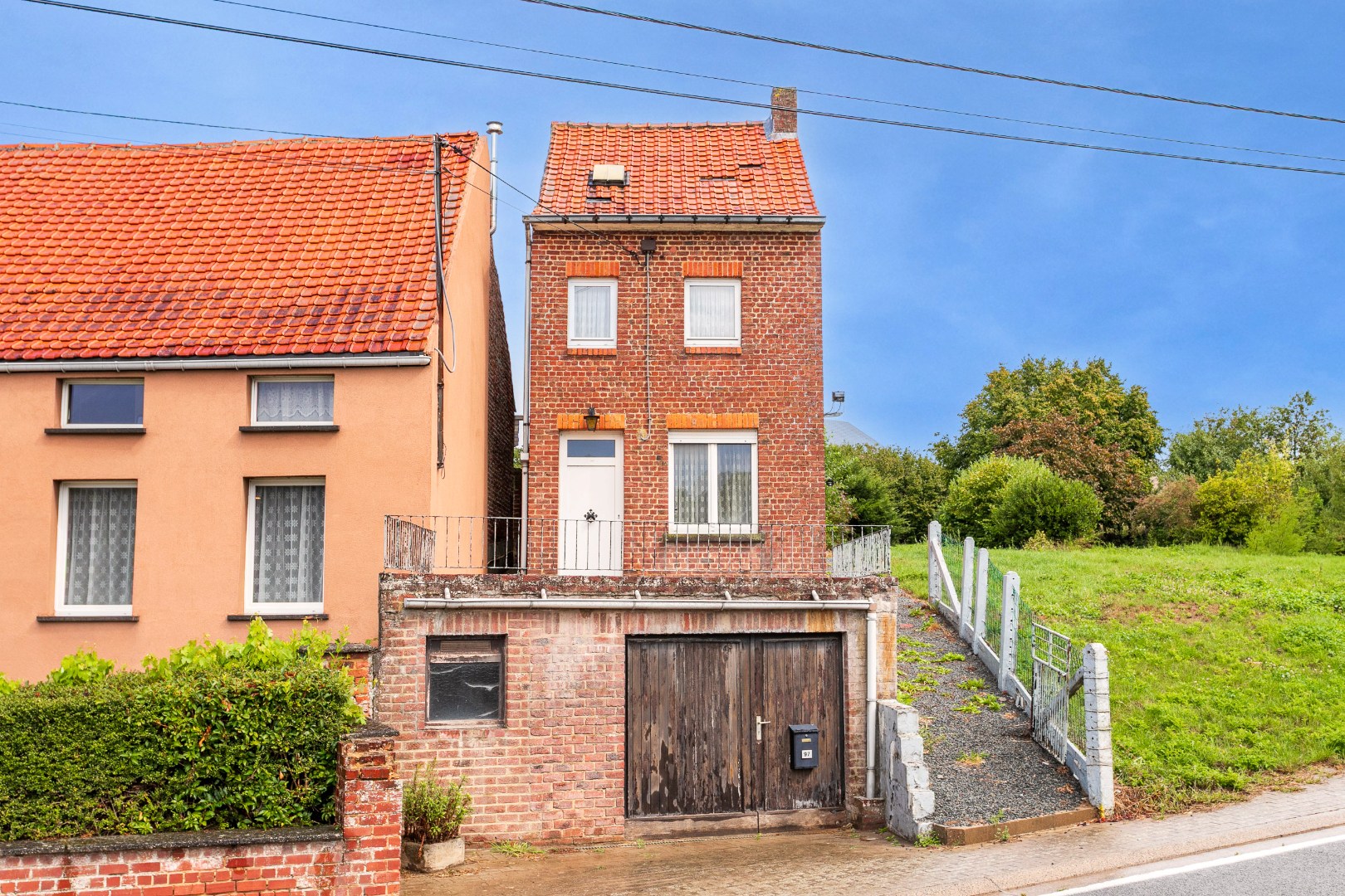 Unieke eigendom met twee woningen op een ruim perceel van 3.130 m² te Galmaarden 
