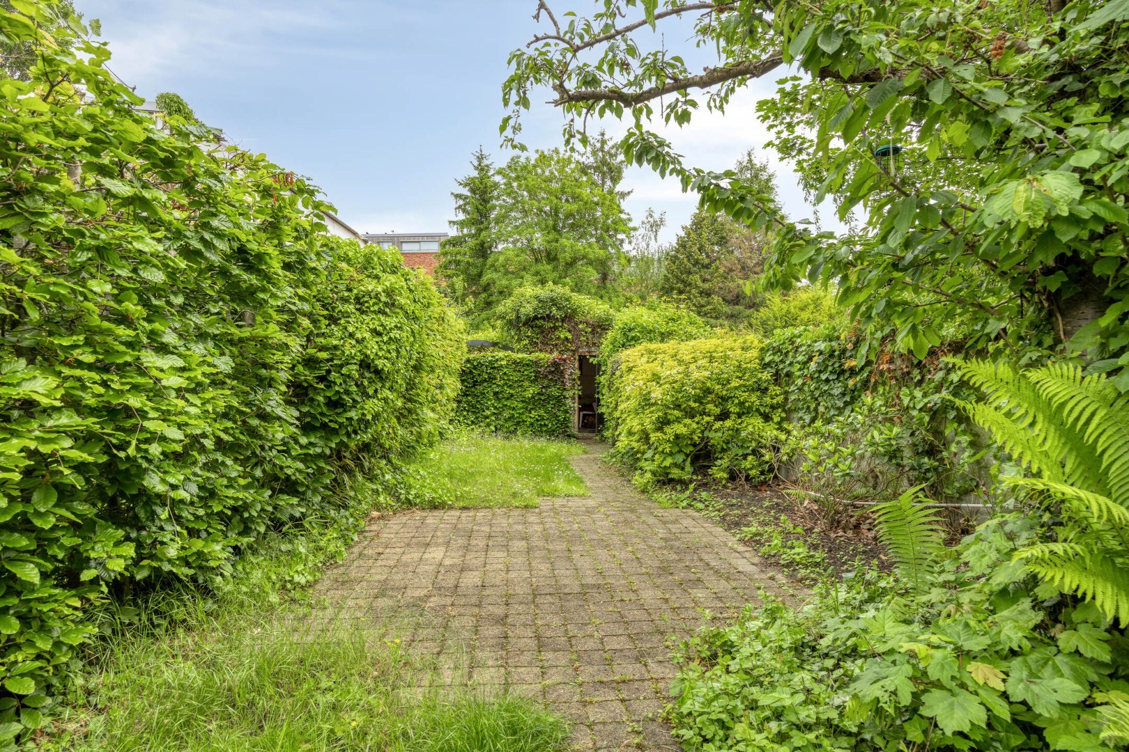 Ruime stadswoning met achteruitgang via Janseniusstraat met 4 slaapkamers, garage en tuin te Leuven- EPC 239kwh/m2 