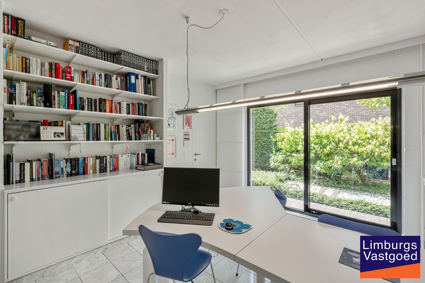 Moderne architectenwoning met mooie tuin en zwembad, 5 slaapkamers in Hasselt, OB op 8a12ca in doodlopende straat 