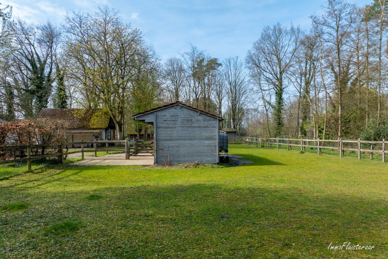 Karakteristieke woning met charmante chalet en paardenfaciliteiten op ca. 9.604 m² te Geel 