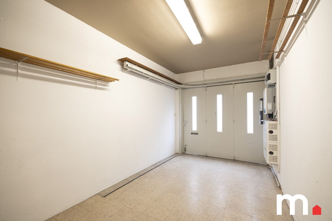 Lichtrijk instapklare woning EPC C  te Roeselare met 3 slaapkamers, zonnepanelen, Garage en praktijk! 