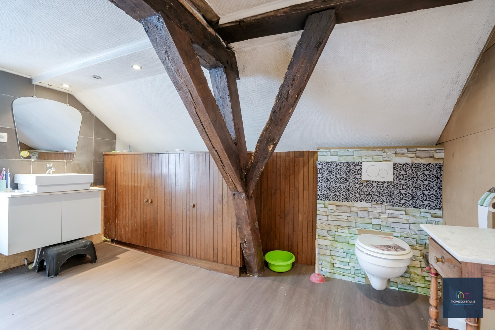 Te renoveren woning op rustige locatie 