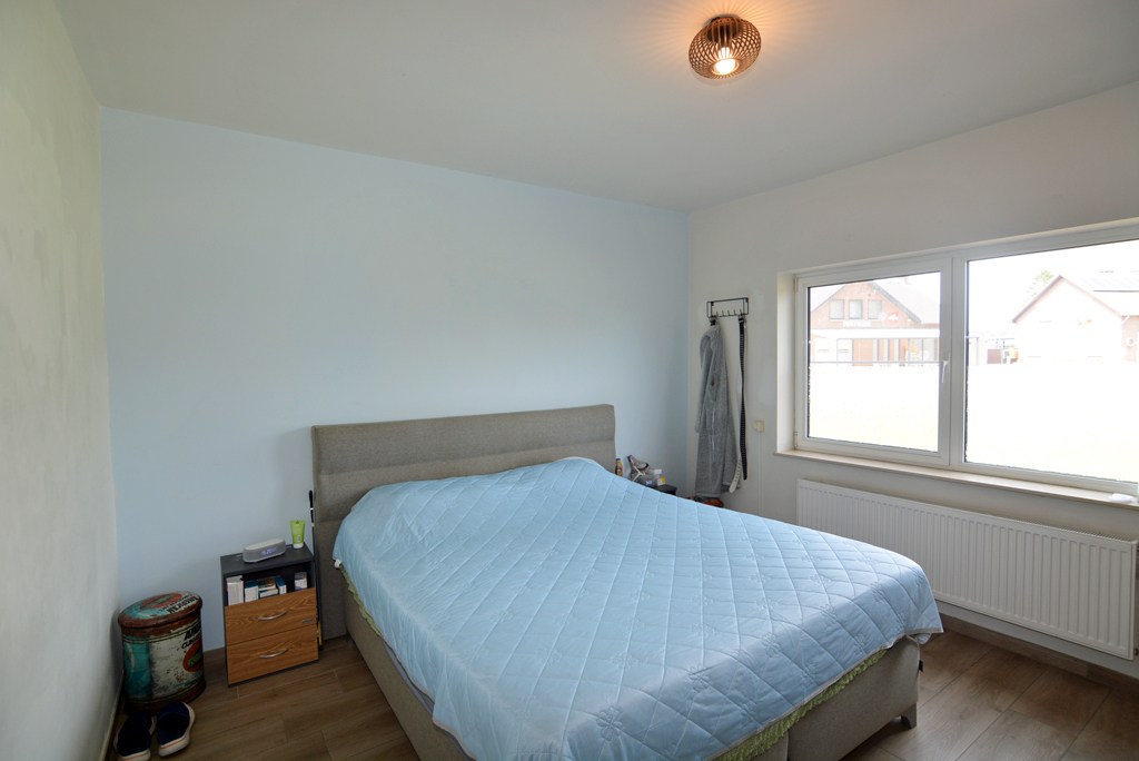 Gelijkvloers appartement met 3 slpks, veranda, tuin en garage 