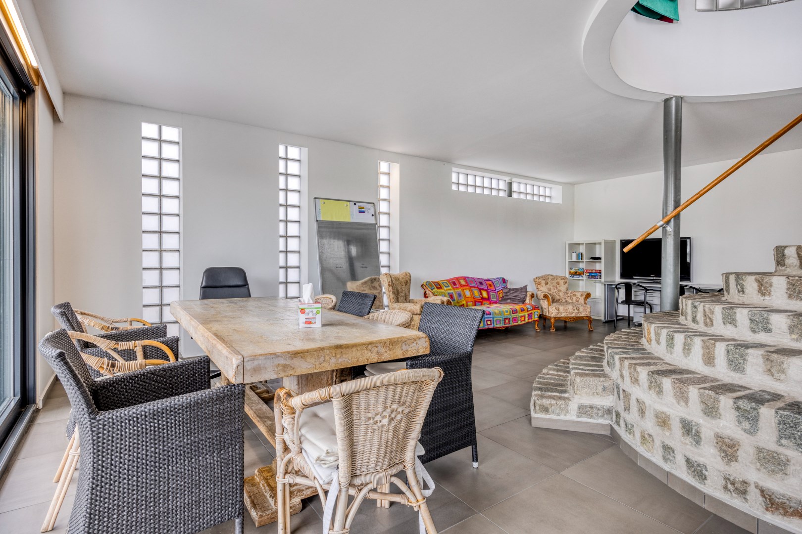 Villa met praktijkruimte op perceel van 1.817m² te Geel 