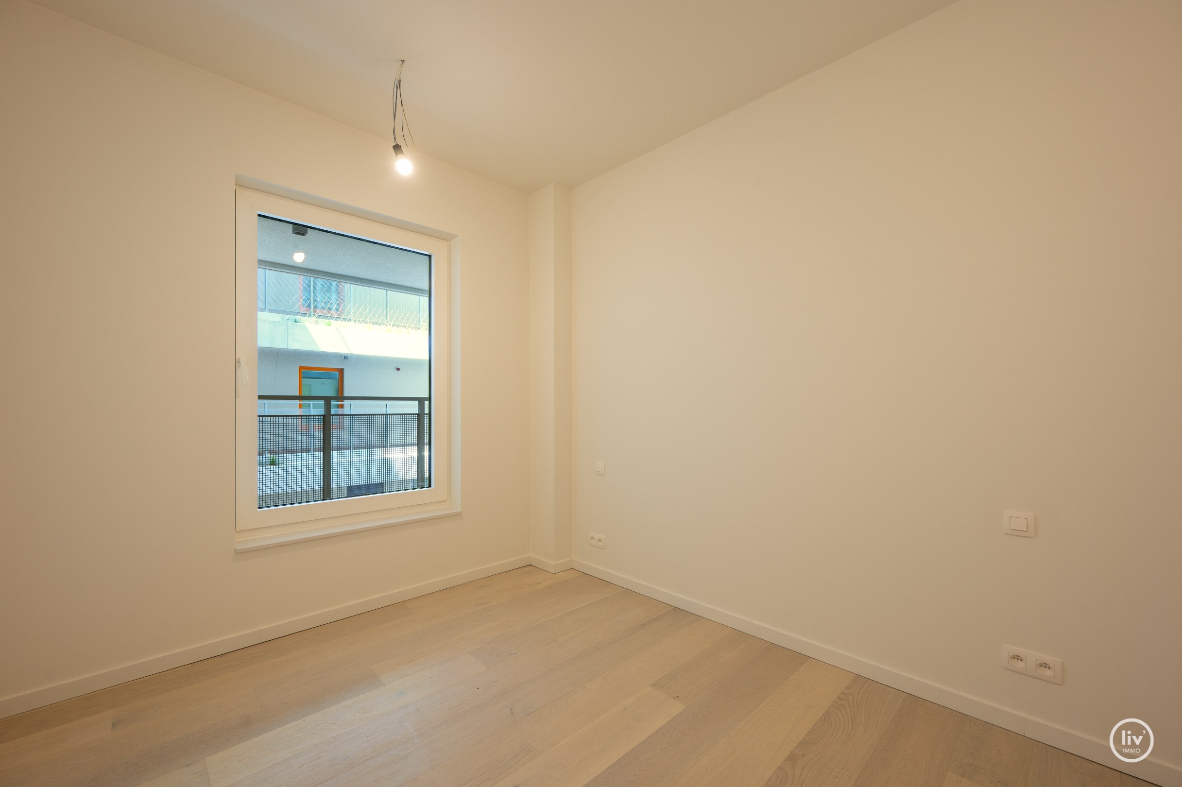 Centraal gelegen 2-kamer appartement te Res. Hoost met ruim terras genietend van zijdelings zeezicht! 