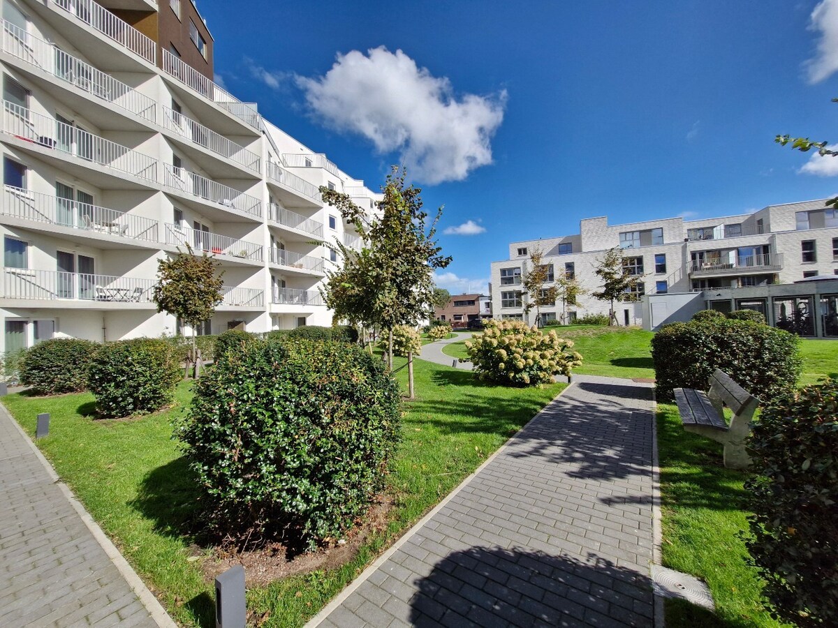 Nieuwbouwappartement met twee grote terrassen met open zichten over de jachthaven. 