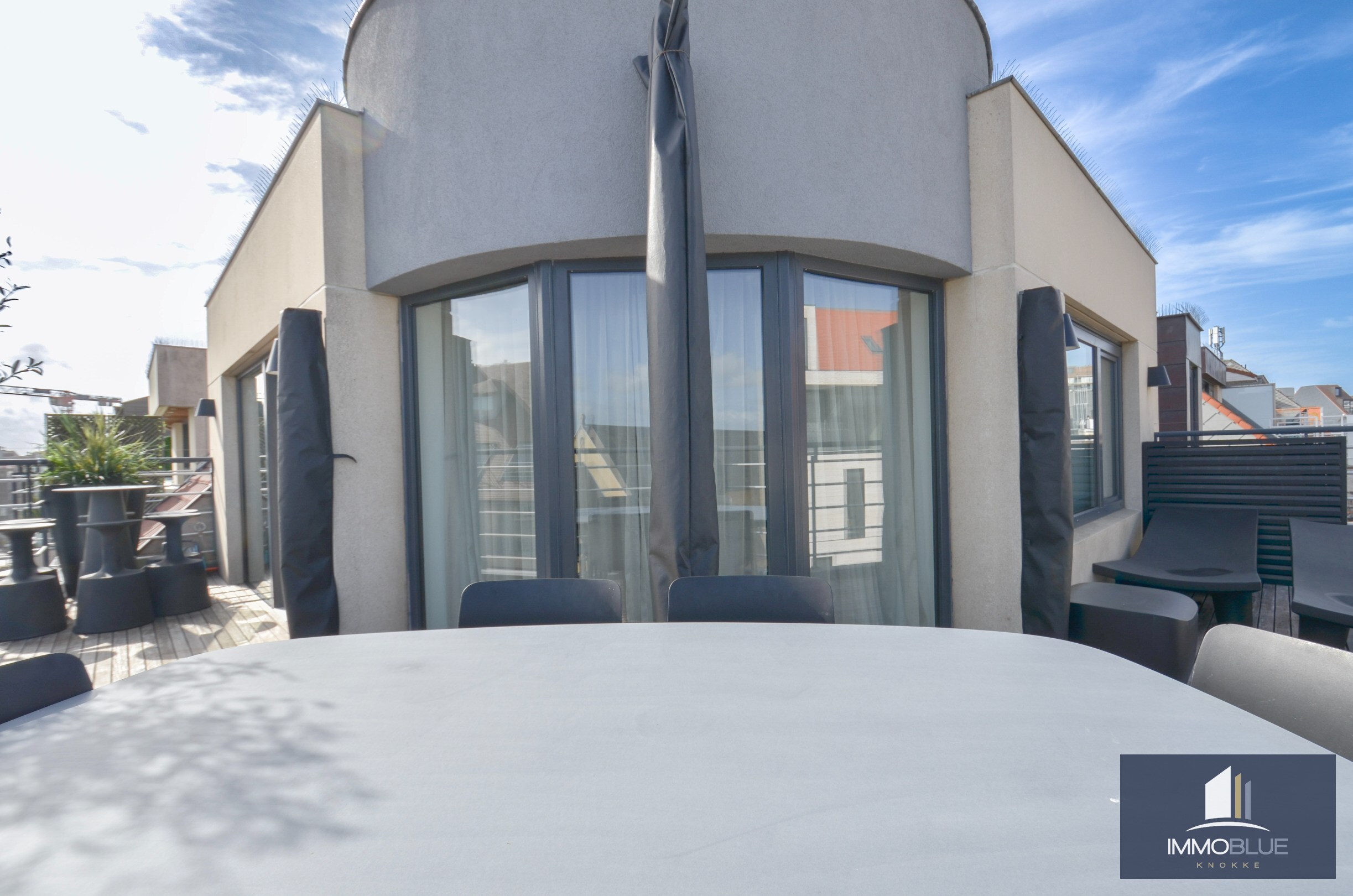 Uniek duplexappartement/penthouse met een weids uitzicht. 