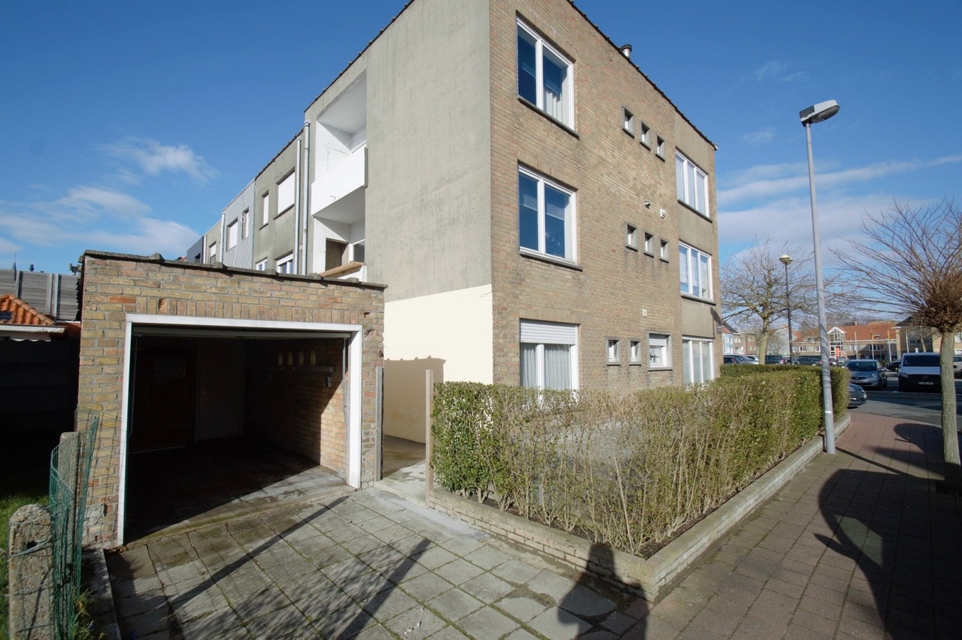 Gelijkvloers appartement met terras en garage - Heist 