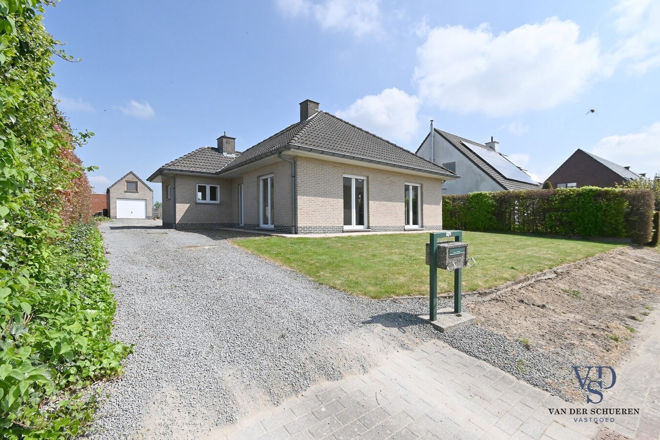 Bungalowwoning met afzonderlijke garage 