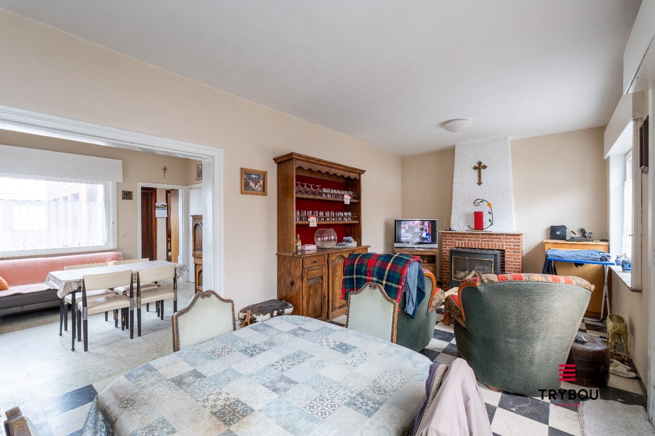 Ruime woning met loods en 4 garages – tal van mogelijkheden! 