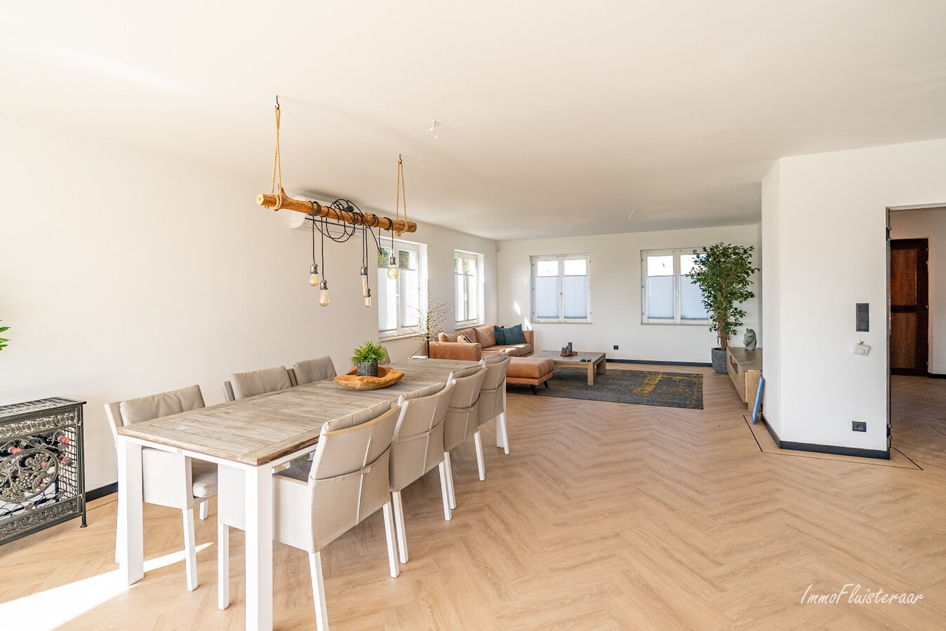 Ruime woning met paardenstallen op ca. 85 are te Kinrooi 