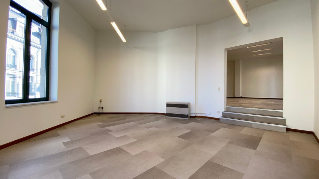 Kantoor te huur in gerenoveerd herenhuis in centrum Gent
