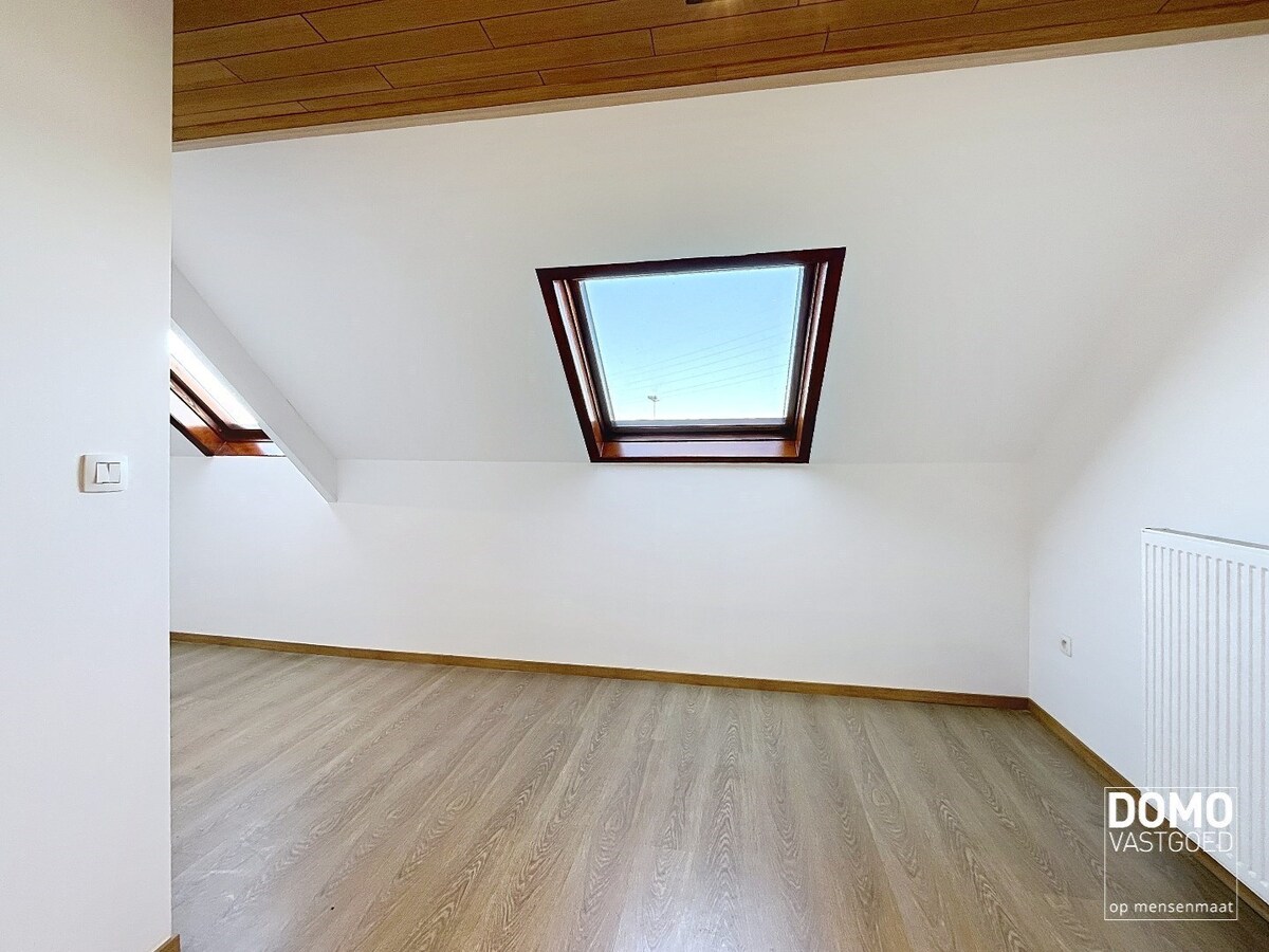 GERENOVEERD DUPLEXAPPARTEMENT MET 2 SLAAPKAMERS OP GOEDE LOCATIE IN KURINGEN 